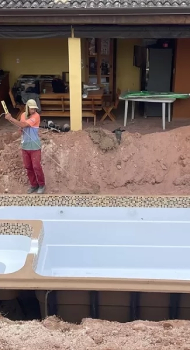 Como escolher o melhor local para instalar uma piscina de fibra